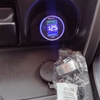 Бързо USB зарядно за Кола с лед осветление!, снимка 1 - Зарядни за кола - 42989755