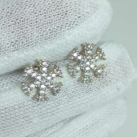 Сребърни обеци Снежинки с циркони на щифт, снимка 1 - Обеци - 43057355