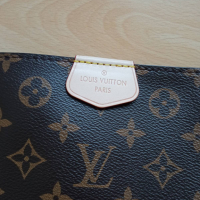 Louis Vuitton Стилна Дамска Чанта с Магнитно затваряне Graceful PM , снимка 10 - Чанти - 44900918