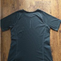 Nike Zonal Cooling - страхотна дамска тениска КАТО НОВА, снимка 11 - Тениски - 33443746