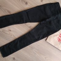 H&M - дънки с накъсан ефект 9-10г, снимка 6 - Детски панталони и дънки - 37521693