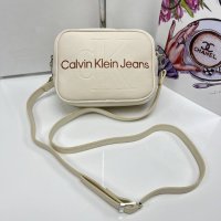 Calvin Klein дамска чанта в бежово Код 655, снимка 2 - Чанти - 43193871