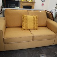 Двуместен диван - цвят охра, снимка 3 - Дивани и мека мебел - 43116428
