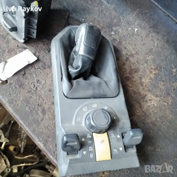 Централна конзола ,панел и лост за LAND ROVER LR3 , yud501230wux, снимка 1