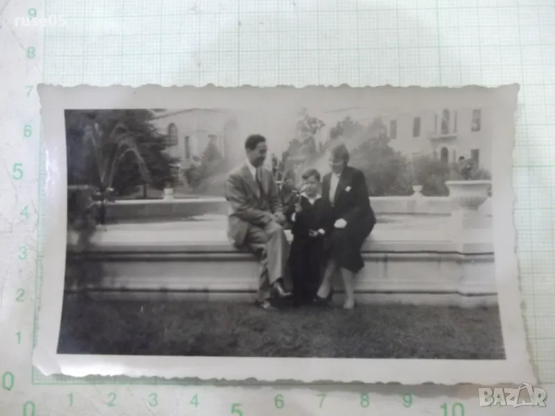 Снимка стара на семейство пред шадравана в Америка, снимка 1