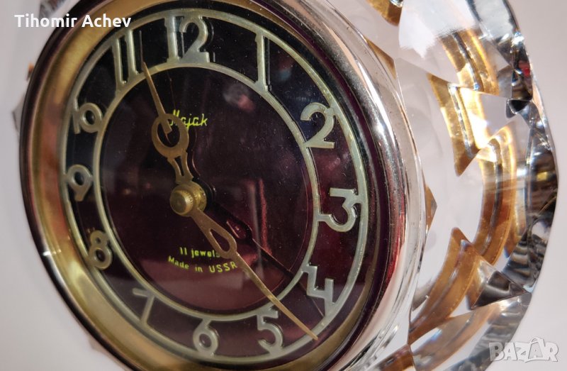 Съветски механичен настолен кристален часовник Маяк, снимка 1