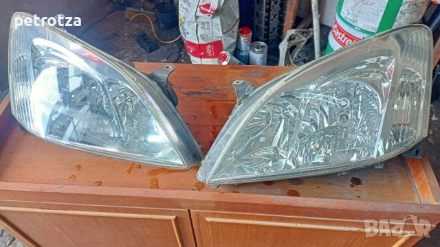 Фарове Тойота Корола 2004