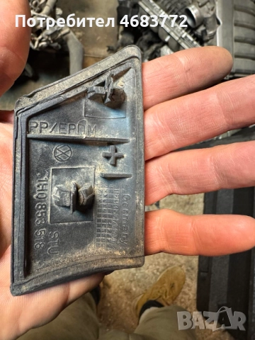 Лайсна преден десен калник Фолксваген Голф Vw Golf 3 само за 10лв. 1h0853518, снимка 2 - Части - 52804390