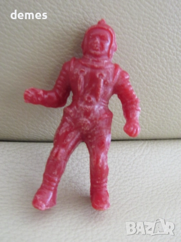 Колекционерска пластмасова фигурка от времето на соца