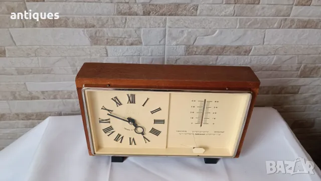 Руски настолен часовник - Маяк с термометър и хигрометър - Made in USSR - 1970г., снимка 3 - Антикварни и старинни предмети - 50269129