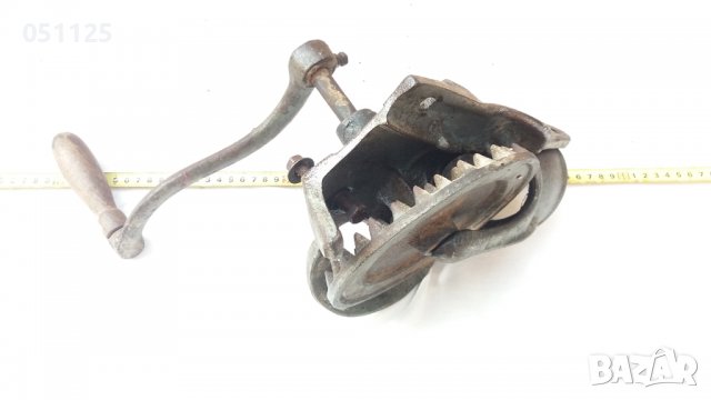 отлична машинка за мелене на царевица, кукуруз , снимка 11 - Антикварни и старинни предмети - 38365313