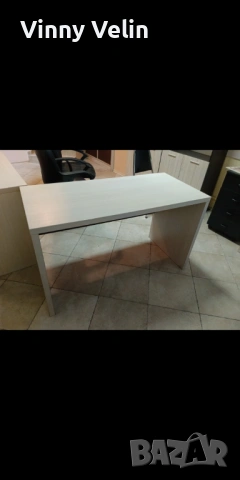 Масивно здраво бюро.