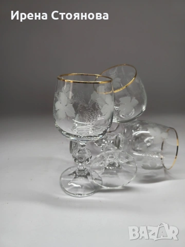 5 броя кристални чаши за вино Bohemia. Златен, плътен кант и гравюра с гроздов декор, снимка 4 - Чаши - 53390477