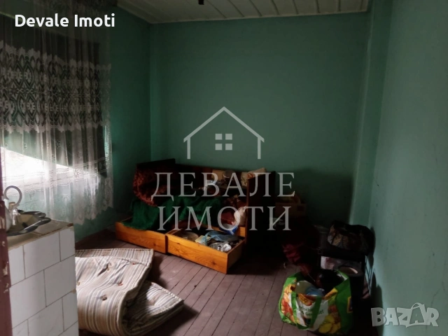 Двуетажна къща с голям двор - център в кв. Средна кула, снимка 7 - Къщи - 53120749