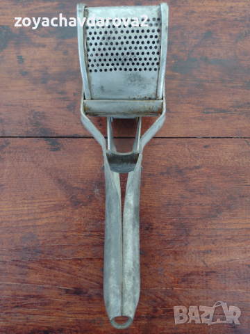 СТАРА ПРЕСА ЗА СВАРЕНИ  КАРТОФИ, ЗЕЛЕНЧУЦИ, снимка 5 - Антикварни и старинни предмети - 36459210