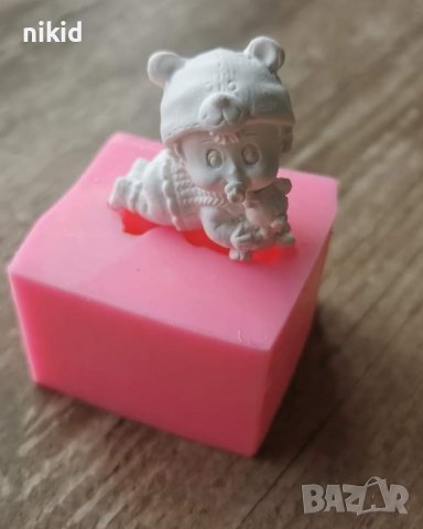 3d малко бебе с мечешка шапчица силиконов молд форма калъп фондан гипс калъп