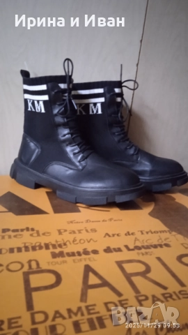 Обувки с чорап.