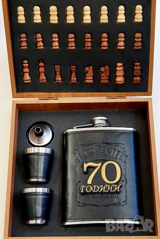 Юбилеен подарък шах с бутилка за алкохол и карти за игра, снимка 4 - Подаръци за юбилей - 43742464