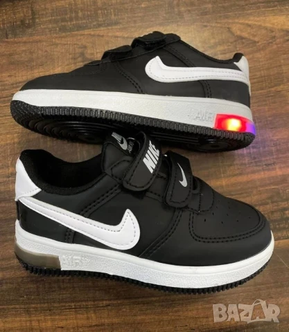 детски светещи маратонки Nike 