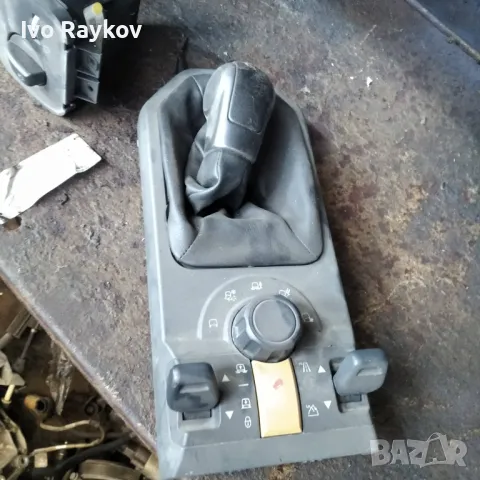 Централна конзола ,панел и лост за LAND ROVER LR3 , yud501230wux