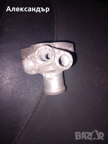 Фланец за подгрев антифриз Голф 4, снимка 2 - Части - 44016446