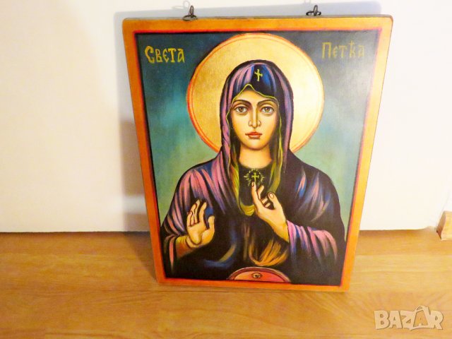 Стара православна икона на Света Петка  - Света Петка е покровителка на брака и плодовитостта църква