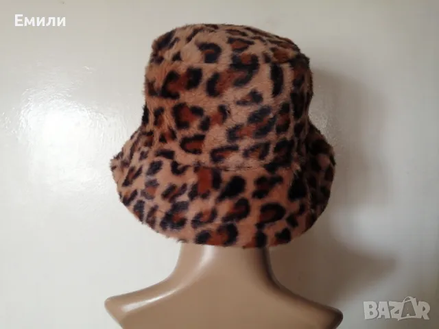 Дамска пухкава шапка с леопардов принт, снимка 9 - Шапки - 48423073
