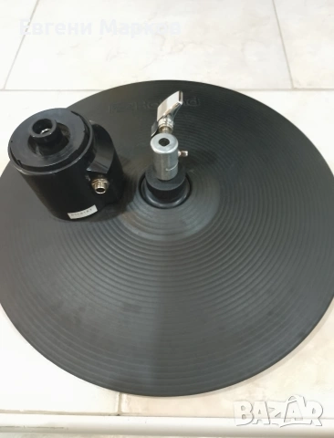 Продавам Електронен Фус чинел с контролер Roland VH-10 , снимка 2 - Ударни инструменти - 53443355