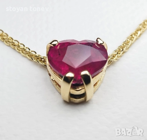 Медальон с форма на съце с естествен, ненагряван рубин в 14К златен обков! Нов! Сертификат!, снимка 3 - Колиета, медальони, синджири - 51537547