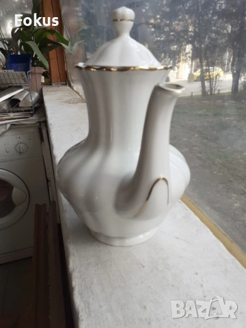 Чайник немски порцелан с златен кант, снимка 3 - Антикварни и старинни предмети - 53388636