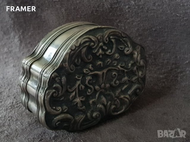 Българска възрожденска сребърна кутийка за емфие 19 век, снимка 2 - Антикварни и старинни предмети - 33066816