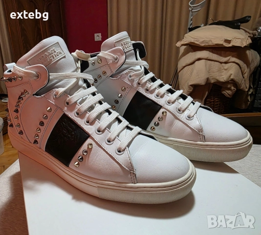 VERSACE оригинални кожени кецове, снимка 2 - Маратонки - 52354140