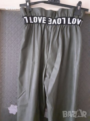 Продавам много красив кожен панталон със висока талия, снимка 3 - Панталони - 38081907