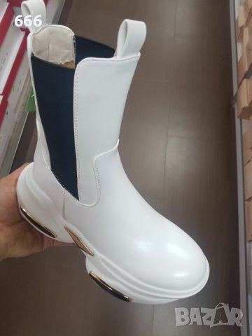 Обувки, снимка 2 - Дамски ежедневни обувки - 43050456