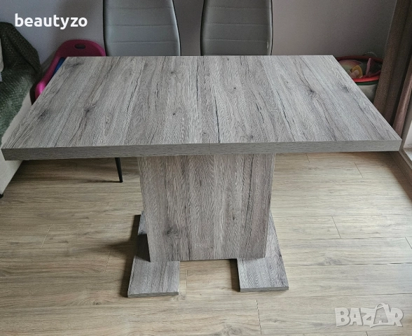 Разтегателна холна маса с три стола и подарък