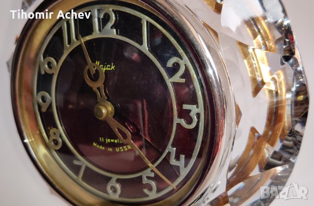 Съветски механичен настолен кристален часовник Маяк