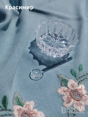 Кристален съд за хайвер или горчица с кокетна кристална лъжичка🌷 📐5,5/2,5 см, лъжичка 6,5 см. , снимка 2 - Други - 47723843