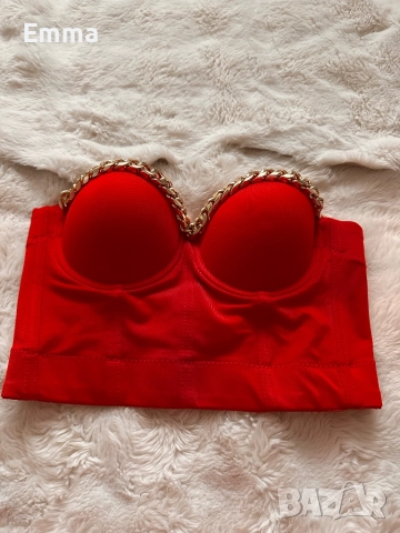 Червено бюстие