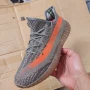 adidas YEEZY BOOST 350 V2 "Beluga Reflective" номер 43 ,5-44 оригинални маратонки , снимка 5