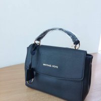 Черна чанта Michael Kors  код SG92, снимка 2 - Чанти - 38140259