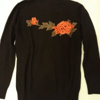 Плетена мека и приятна блуза Роза , много женствена, комфортно усещане за лукс. Розата е 3Д коприна., снимка 3 - Блузи с дълъг ръкав и пуловери - 37456987