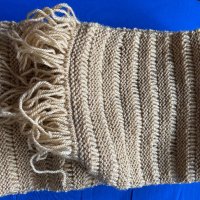 вълнен шал цвят бежов  плетен на една кука дълж 1.37 см, снимка 2 - Шалове - 44124833