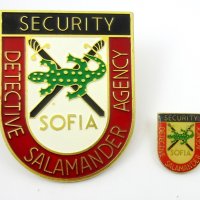 Дедективска агенция Саламандър-Два знака-Две значки-, снимка 1 - Колекции - 43497347