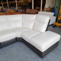 Кожен ъглов диван цвят бяло и тъмно сиво с релакс механизъм, снимка 4 - Дивани и мека мебел - 40621310