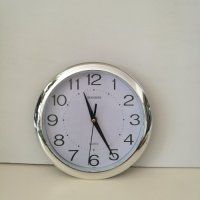 Стенен часовник с бял циферблат ф23 см / 3501, снимка 1 - Стенни часовници - 43459891