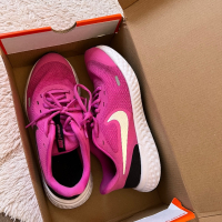Nike обувки, снимка 1 - Маратонки - 44911028