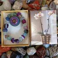 Дамски гривна от ахат и пръстен с цвете в смола. В кутийка., снимка 1 - Подаръци за жени - 43639919