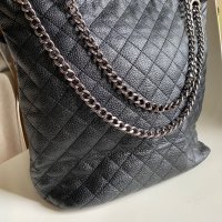 Черна чанта с метални дръжки през рамо, снимка 4 - Чанти - 43391596