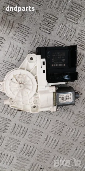 Моторче стъклоповдигач VW Golf Plus 2.0TDI 16v 140hp 2005г.(предно дясно)	, снимка 1