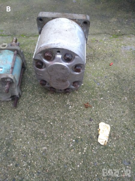 Хидравлична помпа A325X и цилиндър, снимка 1